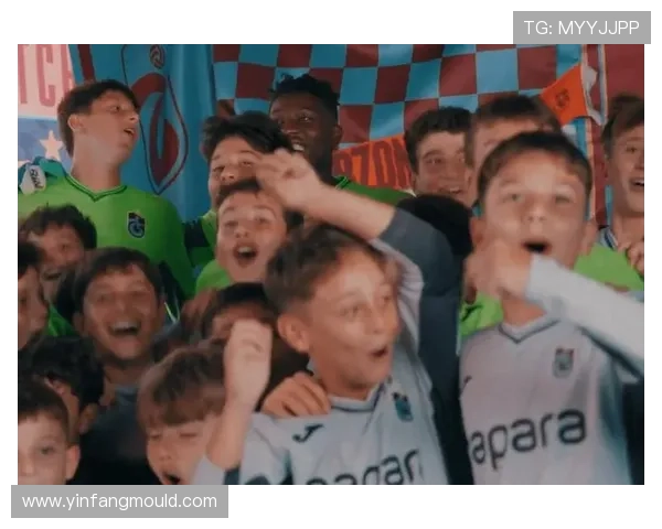 全网热潮足球明星模仿视频挑战引发全民参与热情与创意展示