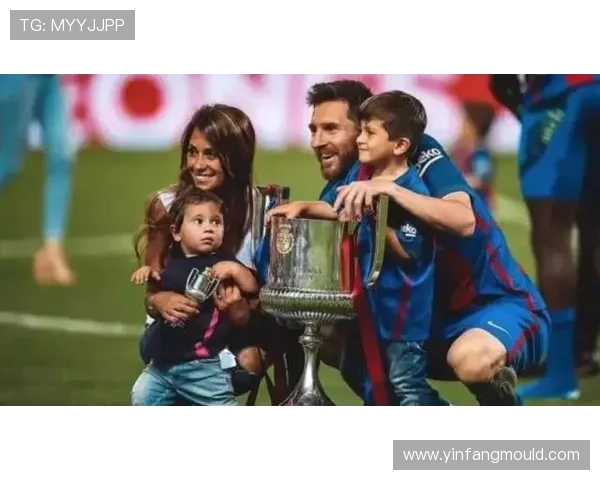 足球明星与重庆女友的甜蜜爱情故事揭秘两人如何携手共度美好时光