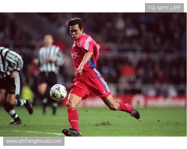 足球明星的华丽瞬间与精彩动作集锦全景展示